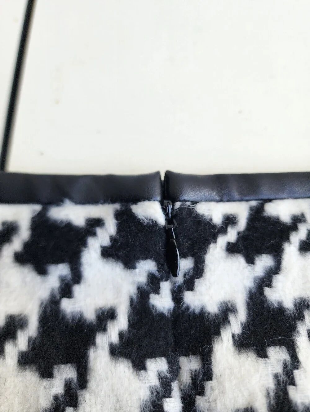 Talbots Houndstooth Black White Women's Skirt Wool Blend  Pencil Sz 14